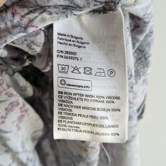 H&M Gray Floral stretch Jersey Knit Wrap Blouse Top Women's Size Large - Picture 6 of 6